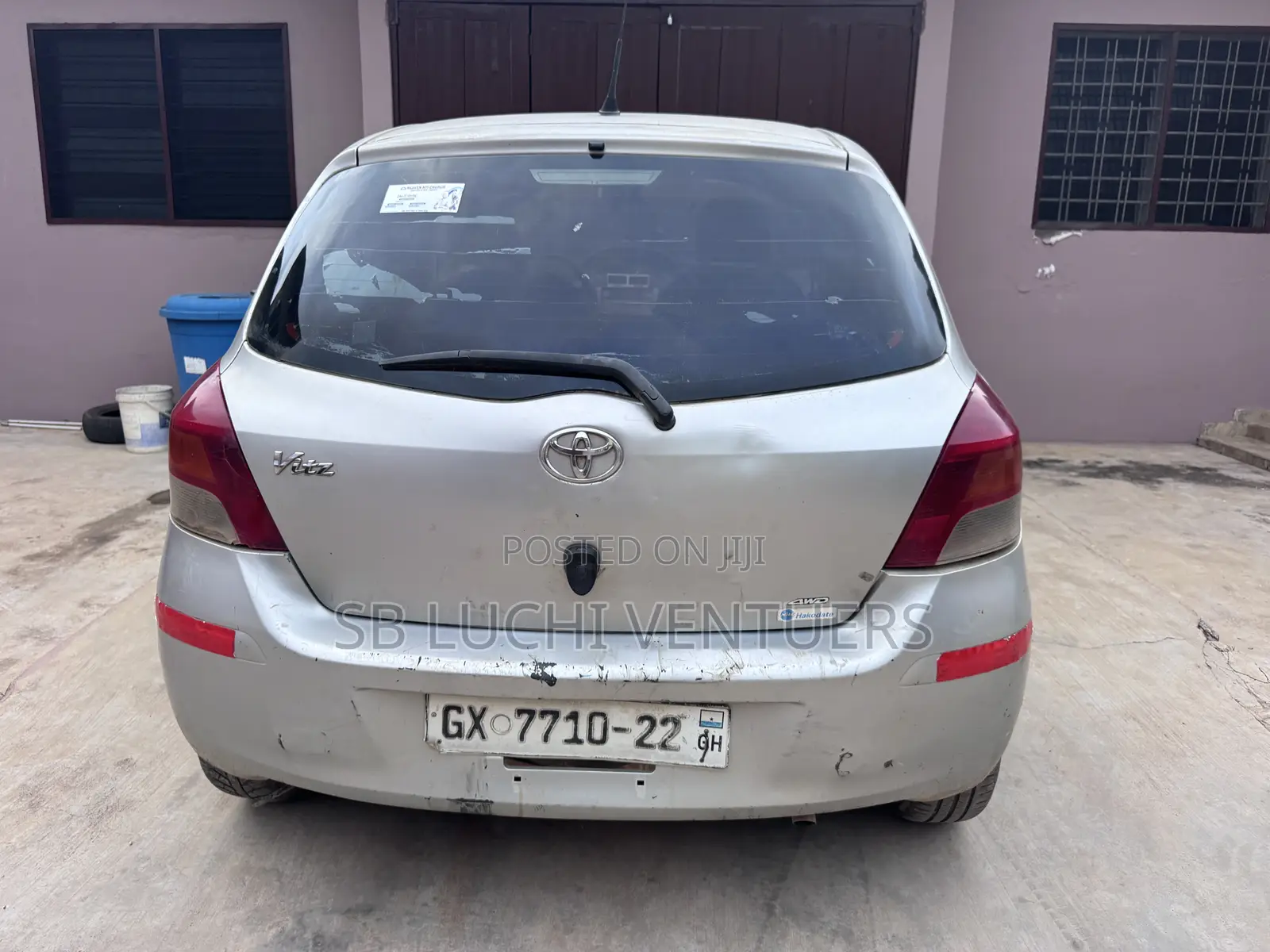 Toyota Vitz 2010 Silver