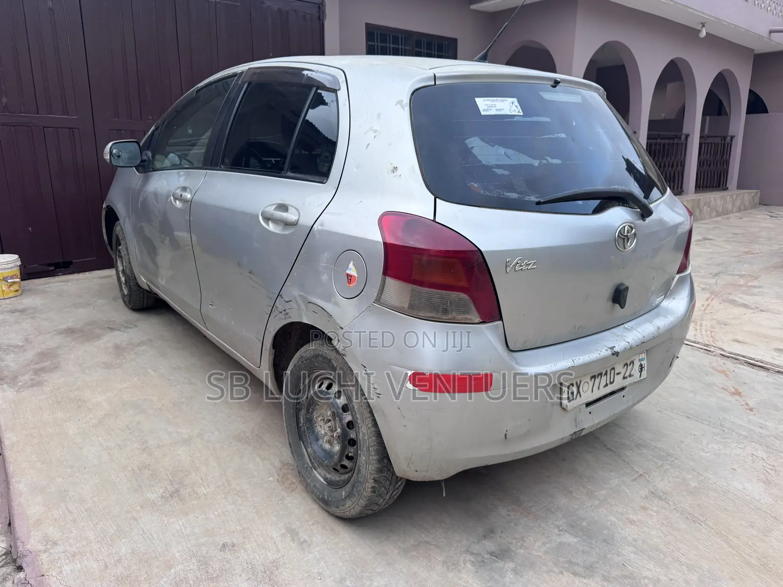 Toyota Vitz 2010 Silver