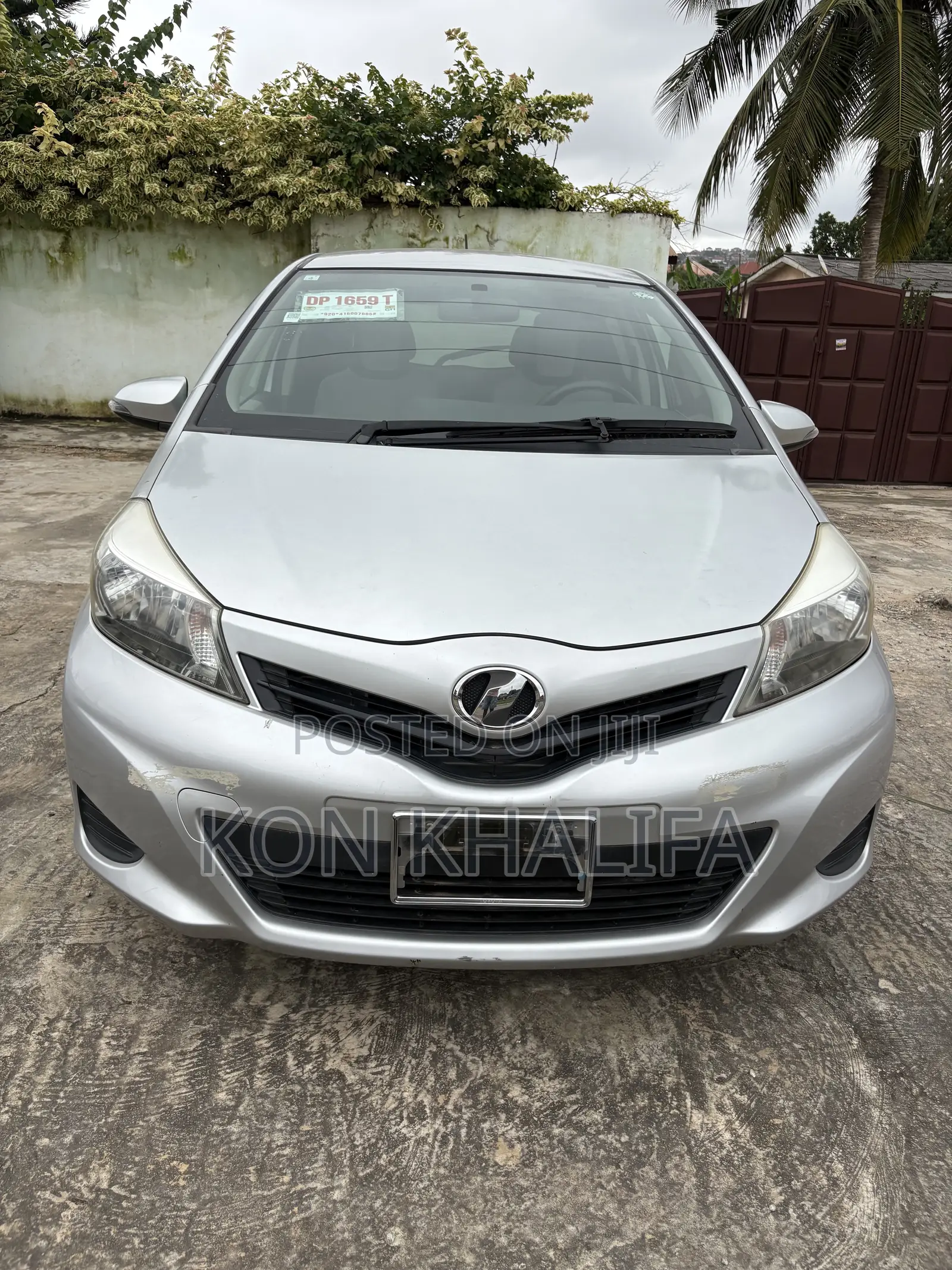 Toyota Vitz 1.3 FWD 5dr 2012 Silver