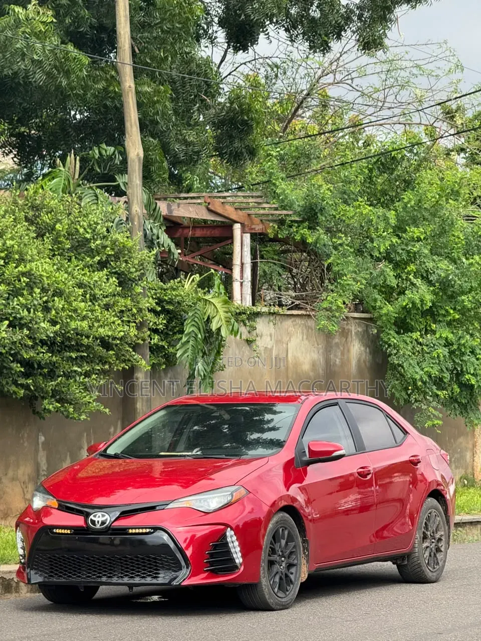 Toyota Corolla XLE (1.8L 4cyl 2A) 2019 Red
