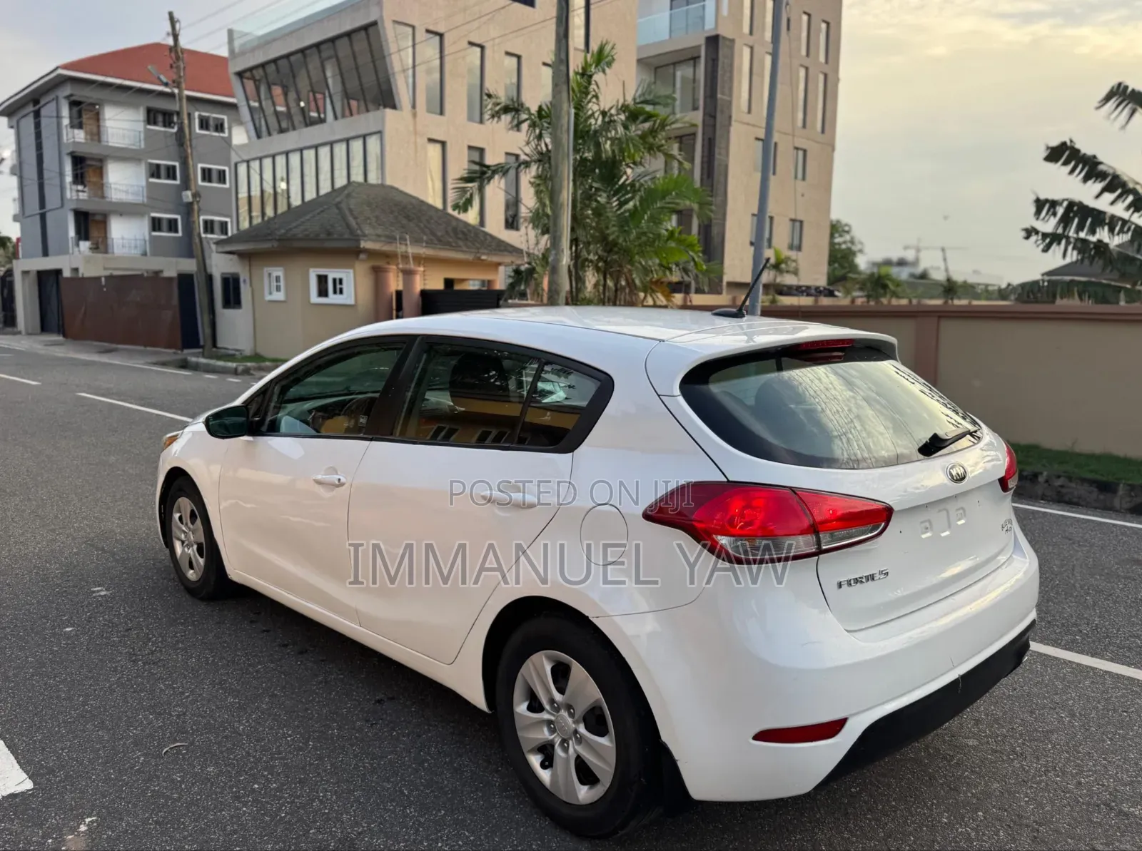 Kia Forte SX Hatchback 2017 White