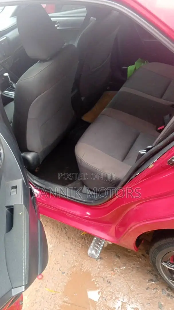 Toyota Corolla SE 4dr Sedan (1.8L 4cyl CVT) 2017 Red