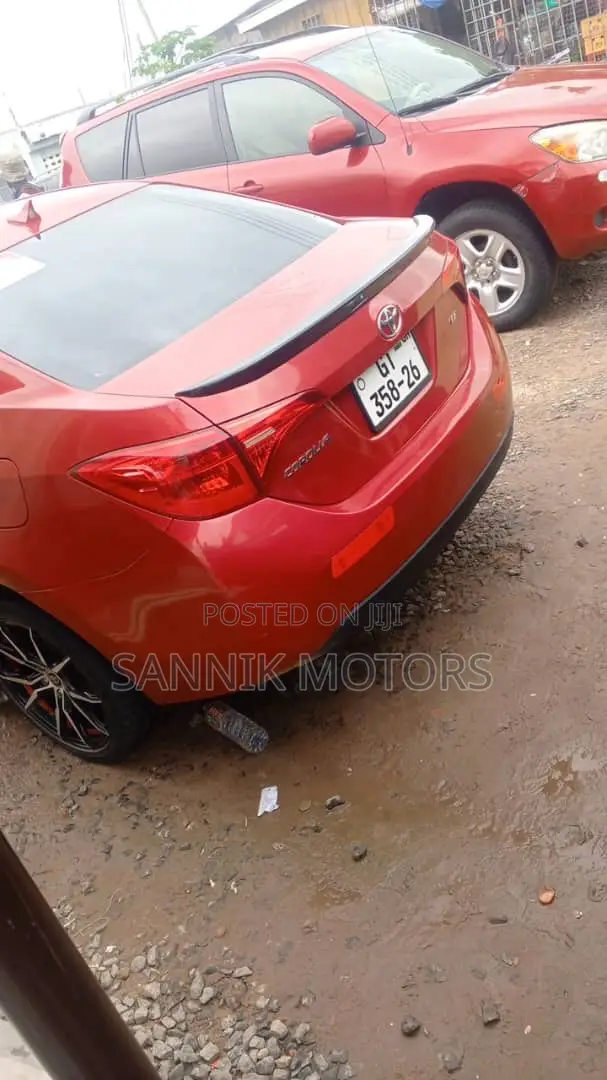 Toyota Corolla SE 4dr Sedan (1.8L 4cyl CVT) 2017 Red