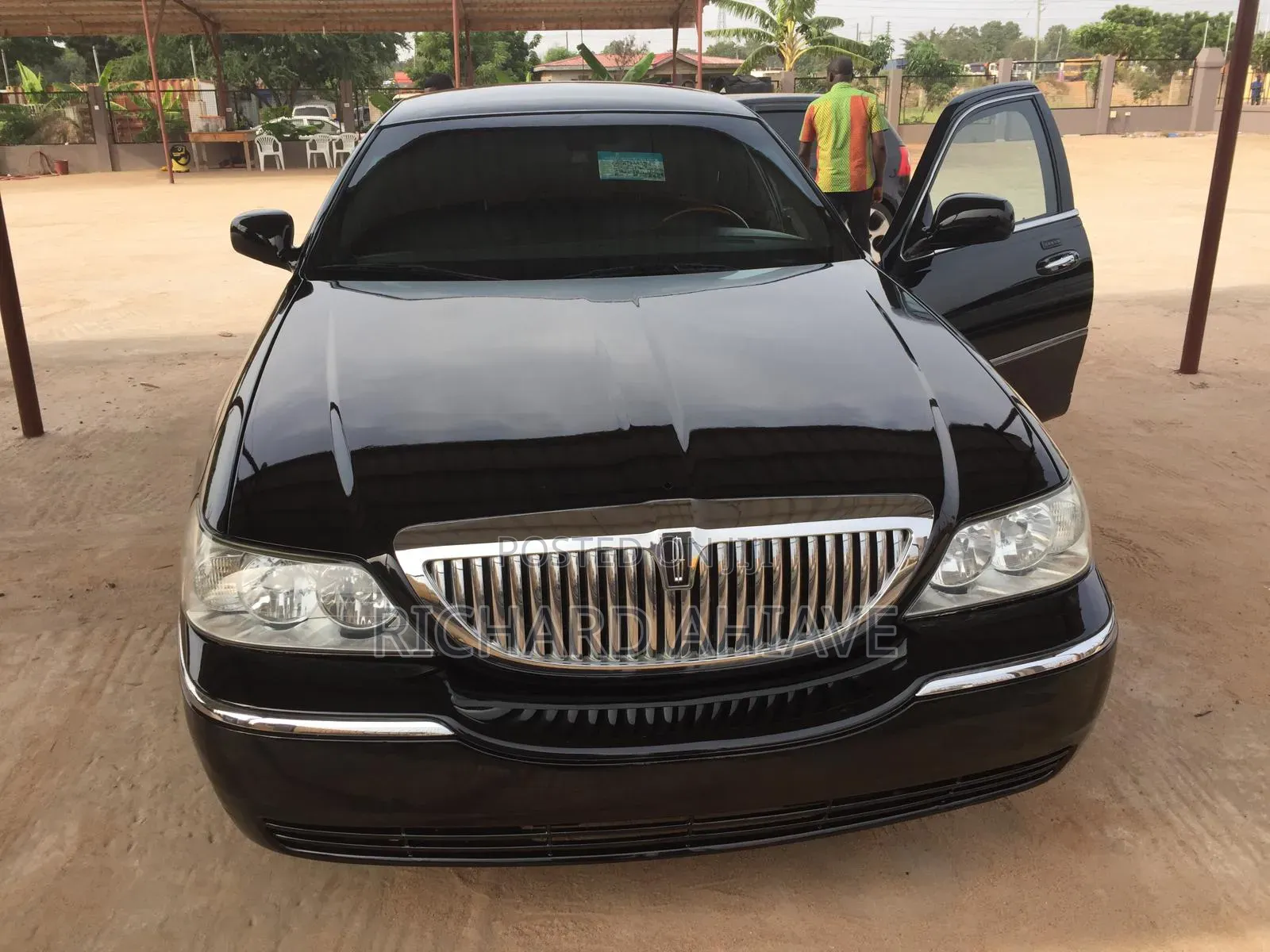 Lincoln Town Car Signature Limited 2010 Black