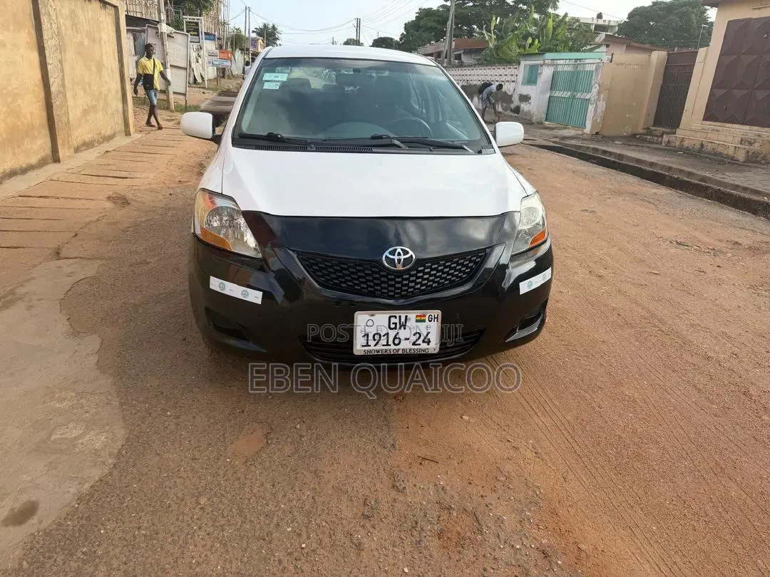 Toyota Yaris 2010 White
