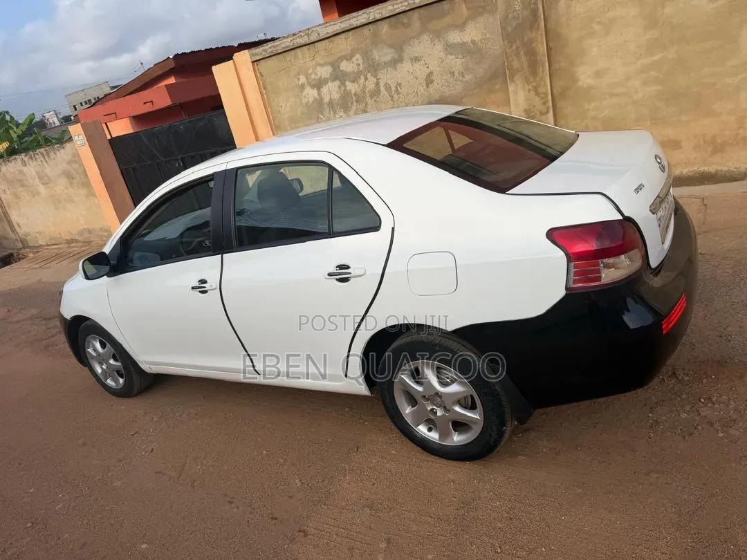 Toyota Yaris 2010 White