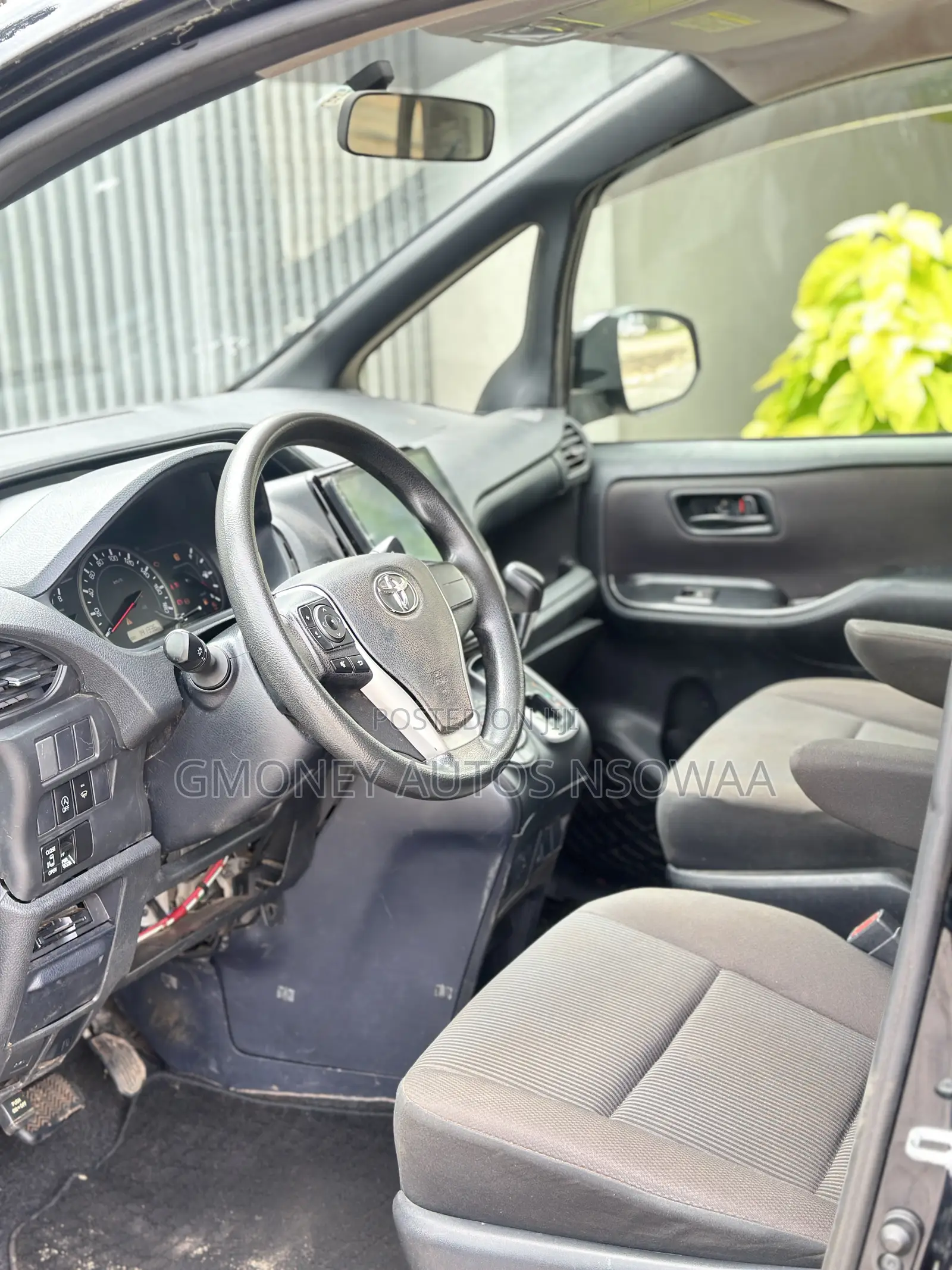 Toyota Voxy V 2WD 7-Seater 2014 Black