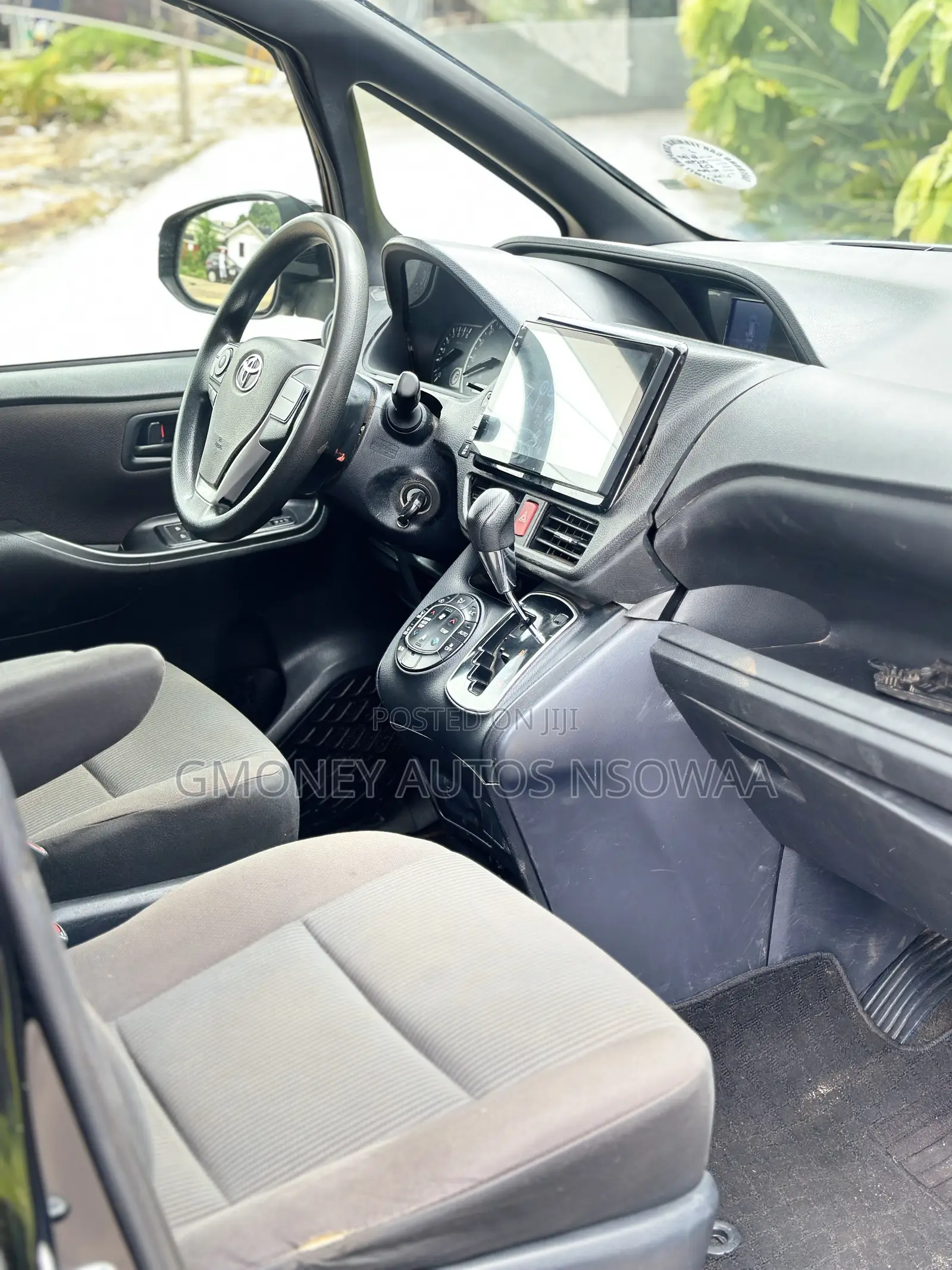 Toyota Voxy V 2WD 7-Seater 2014 Black