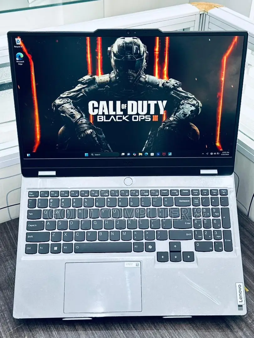Laptop Lenovo LOQ 15AHP10 16GB Intel Core i7 SSD 512GB