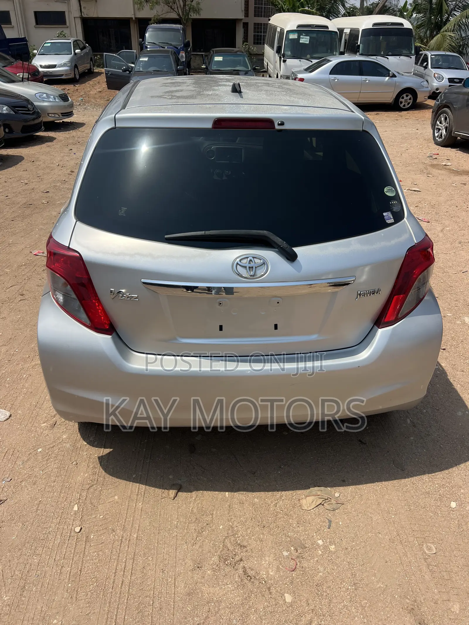 Toyota Vitz 1.3 FWD 5dr 2013 Silver