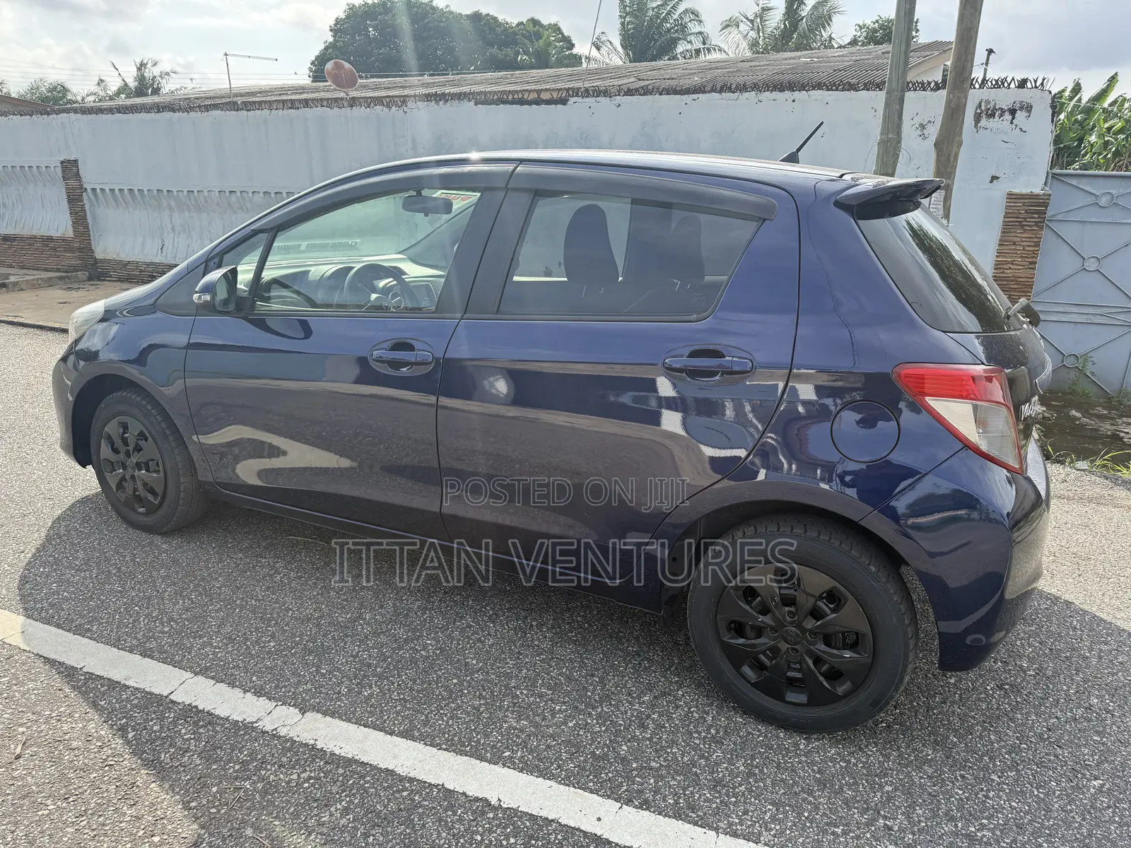 Toyota Vitz 2012 Blue