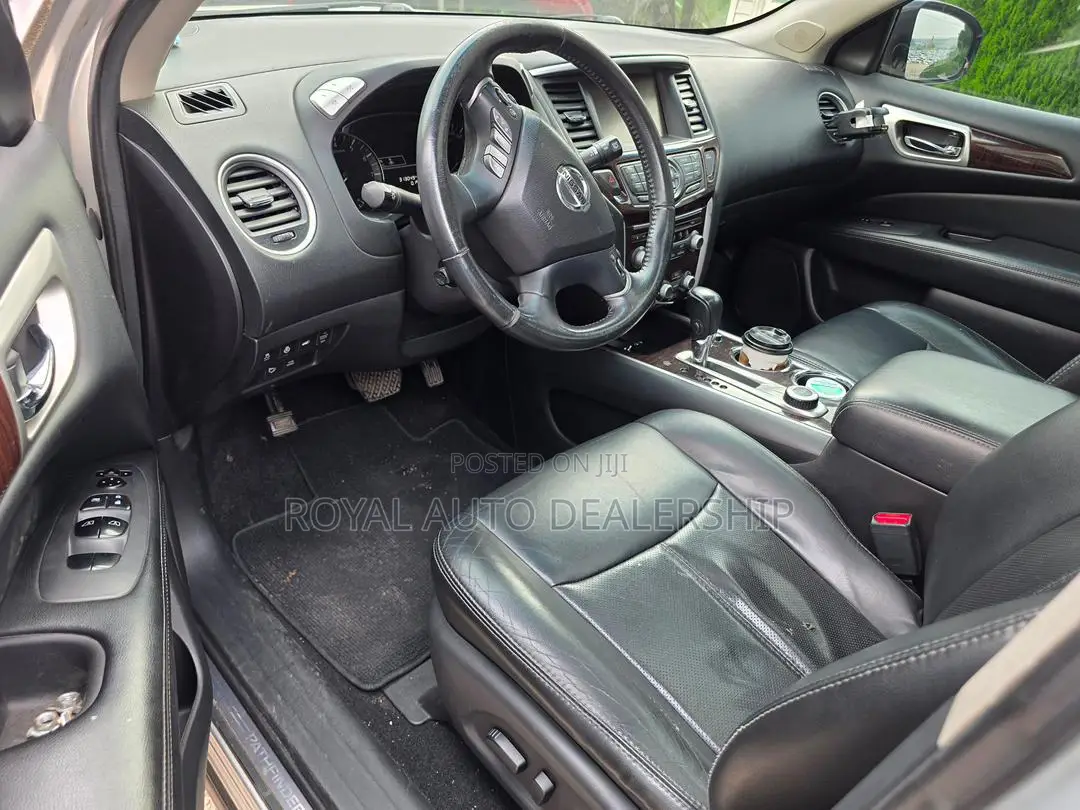 Nissan Pathfinder S 4dr SUV 4WD (3.5L 6cyl CVT) 2014 Gray