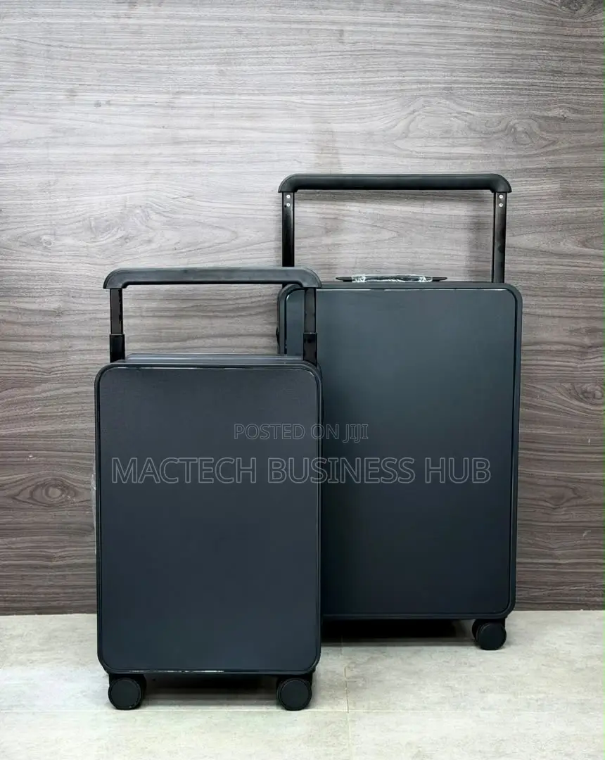 Modern Hard‐Shell Suitcase Set (20′′ + 24′′)