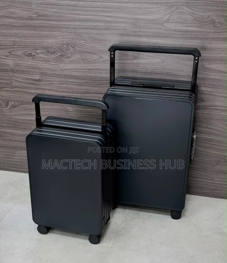 Modern Hard‐Shell Suitcase Set (20′′ + 24′′)