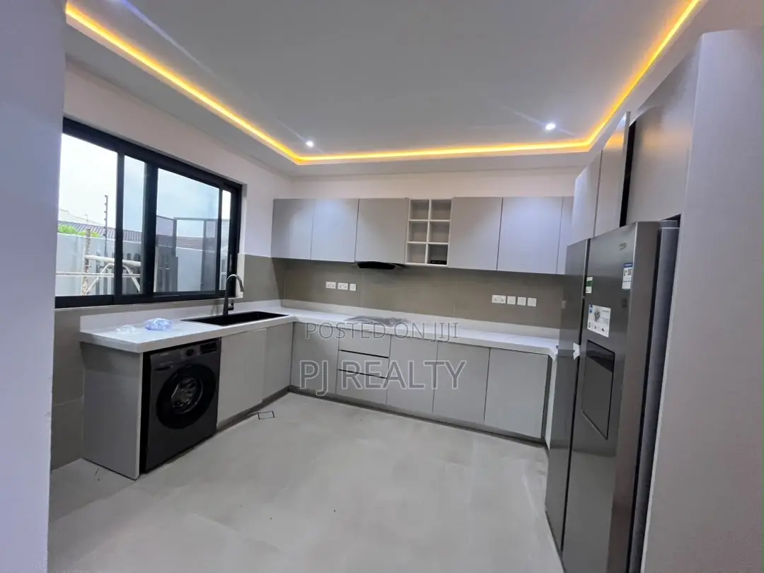 4bdrm Townhouse / Terrace in East Legon for rent
