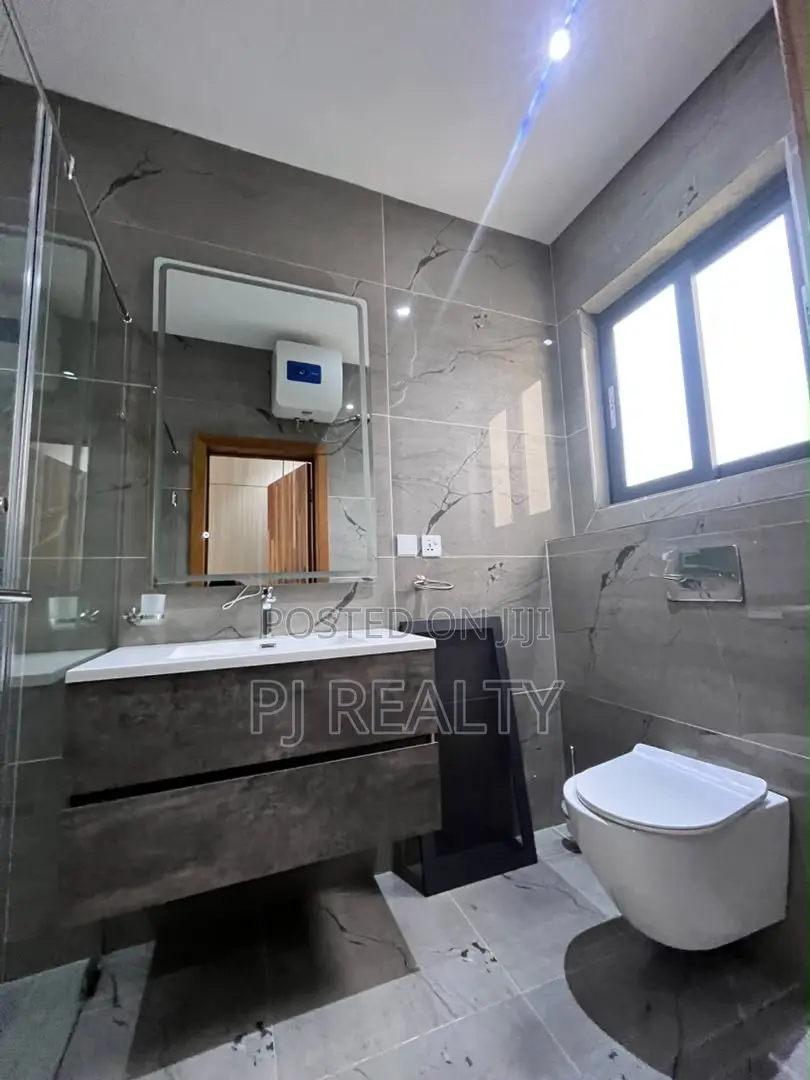 4bdrm Townhouse / Terrace in East Legon for rent