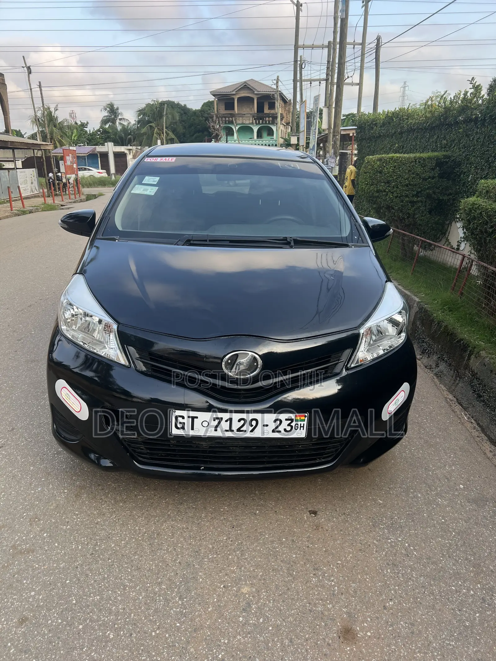 Toyota Vitz 1.3 FWD 5dr 2013 Black