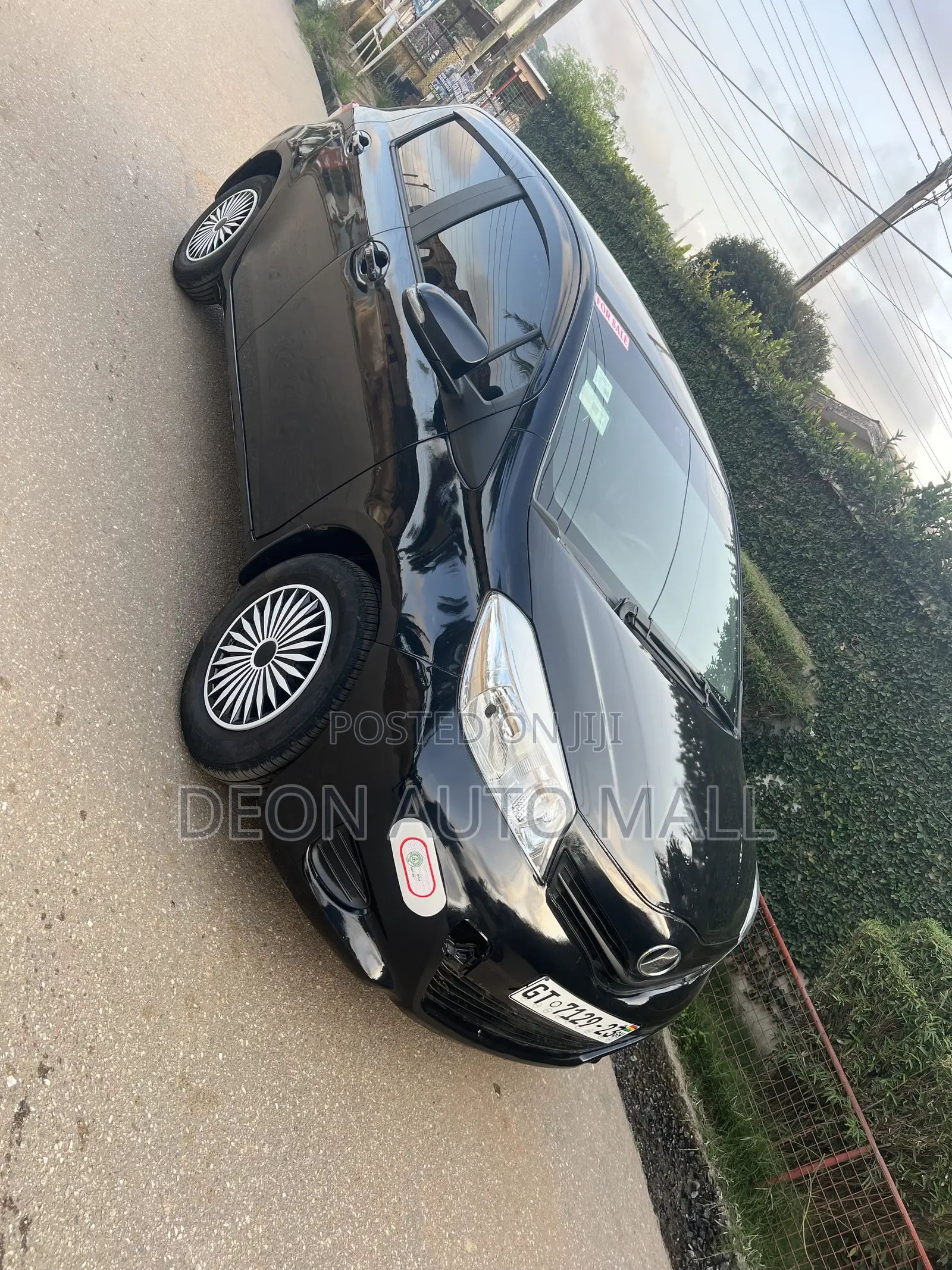 Toyota Vitz 1.3 FWD 5dr 2013 Black