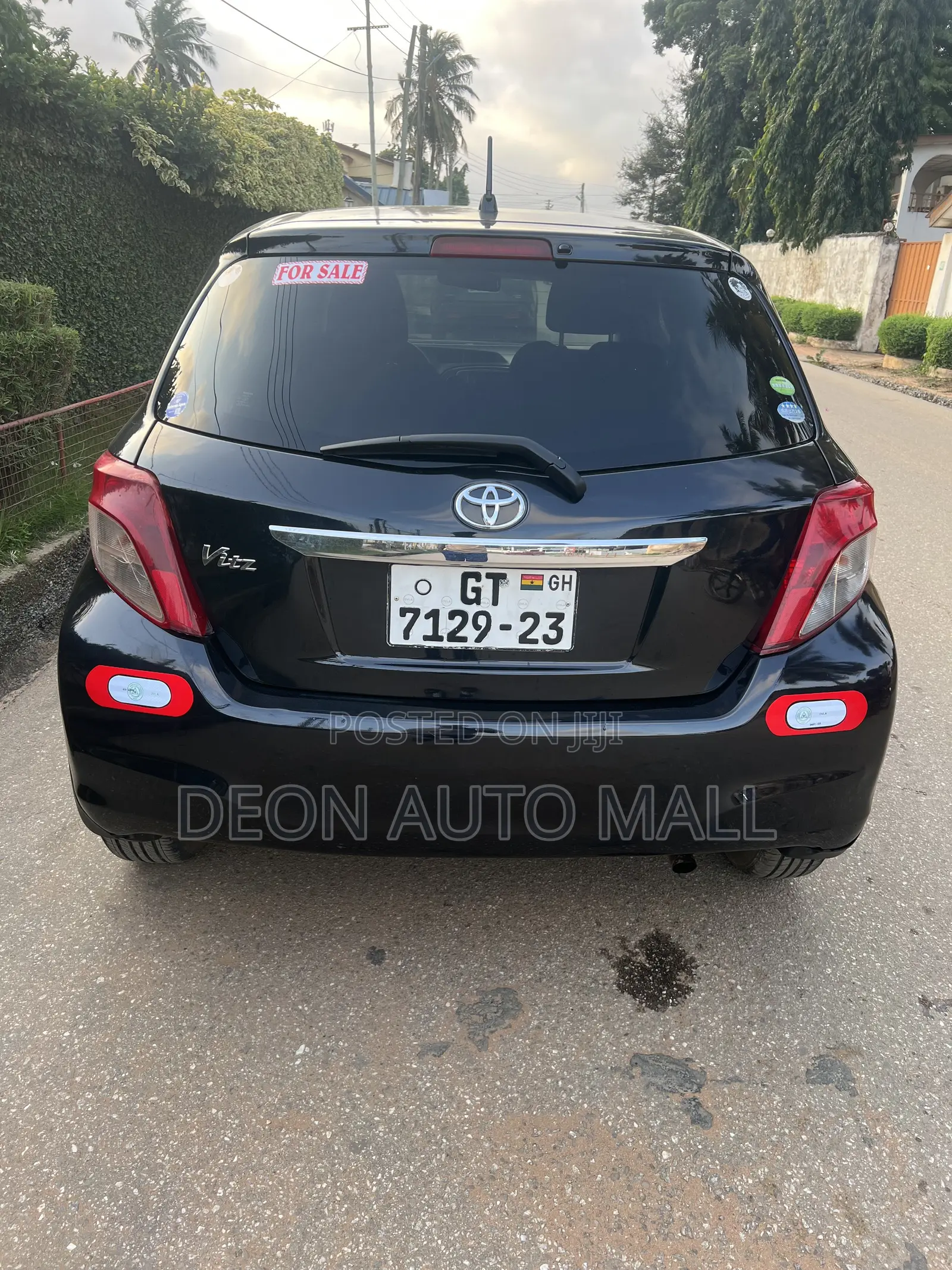 Toyota Vitz 1.3 FWD 5dr 2013 Black