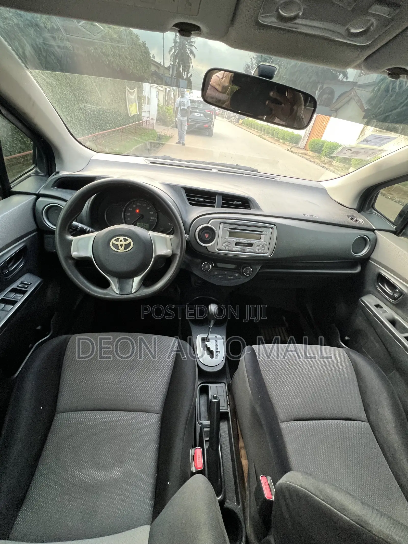 Toyota Vitz 1.3 FWD 5dr 2013 Black