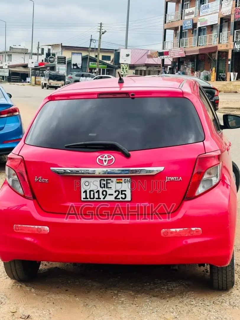 Toyota Vitz 1.0 FWD 3dr 2012 Red