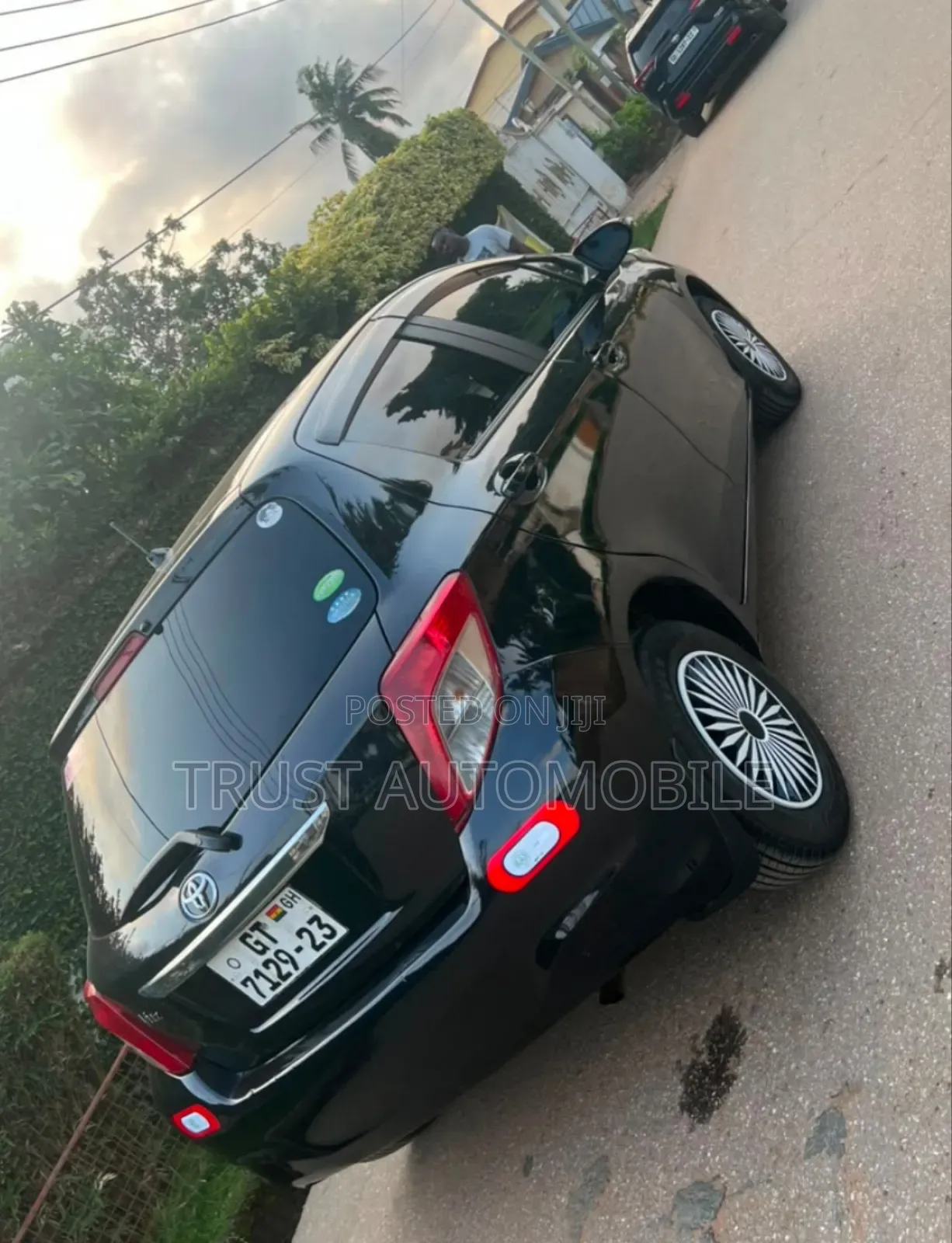 Toyota Vitz 1.3 FWD 5dr 2013 Black