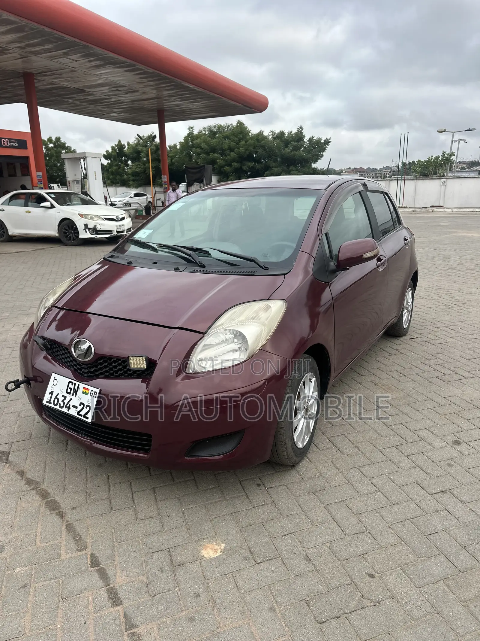 Toyota Vitz 1.3 FWD 3dr 2010 Burgundy