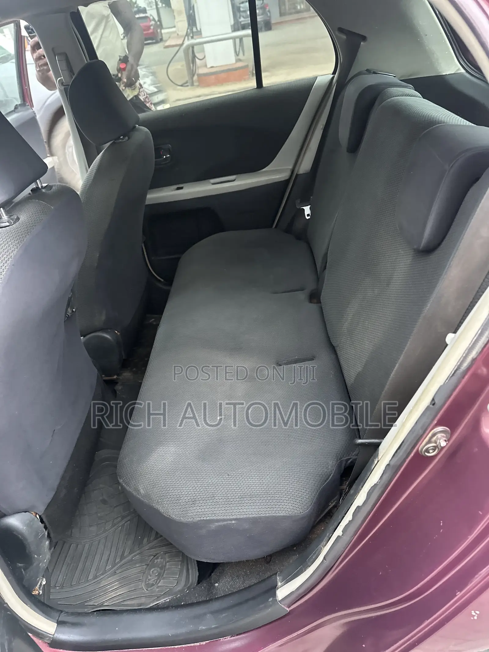 Toyota Vitz 1.3 FWD 3dr 2010 Burgundy