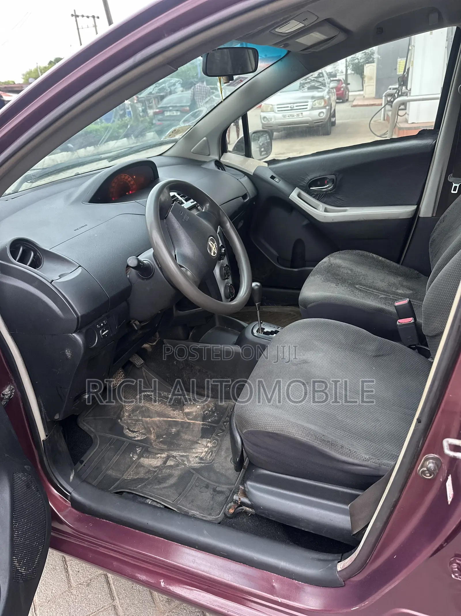 Toyota Vitz 1.3 FWD 3dr 2010 Burgundy