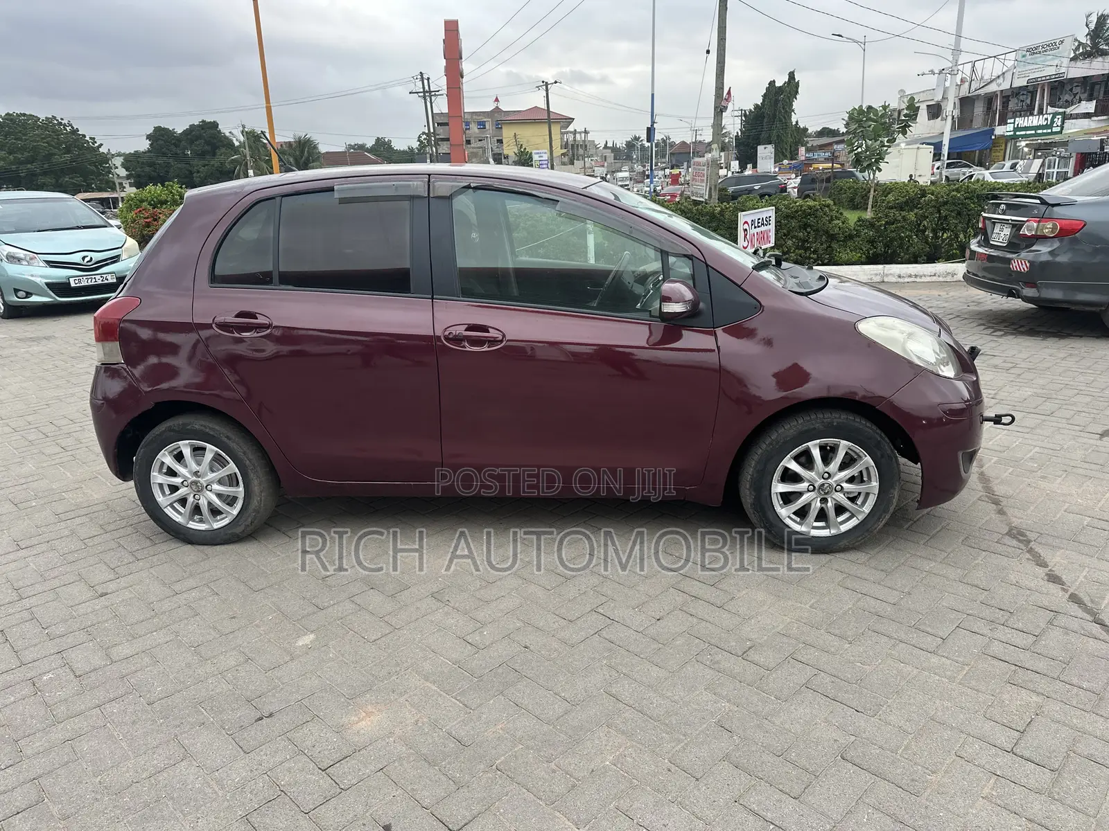 Toyota Vitz 1.3 FWD 3dr 2010 Burgundy
