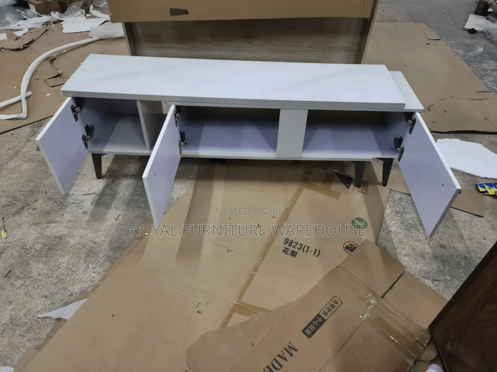 Modern, Extendable Wooden Tv Stand /Center Table With a Marble Top.