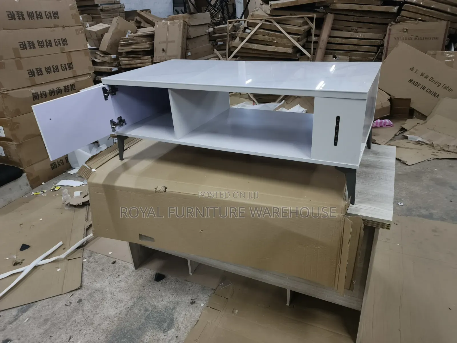 Modern, Extendable Wooden Tv Stand /Center Table With a Marble Top.