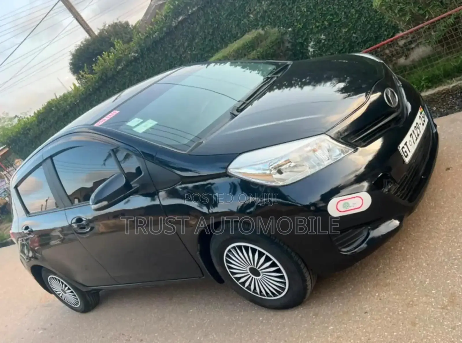 Toyota Vitz 1.3 FWD 5dr 2013 Black