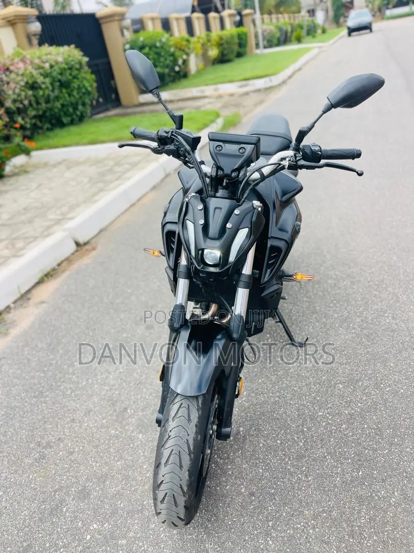 Yamaha 2021 Black