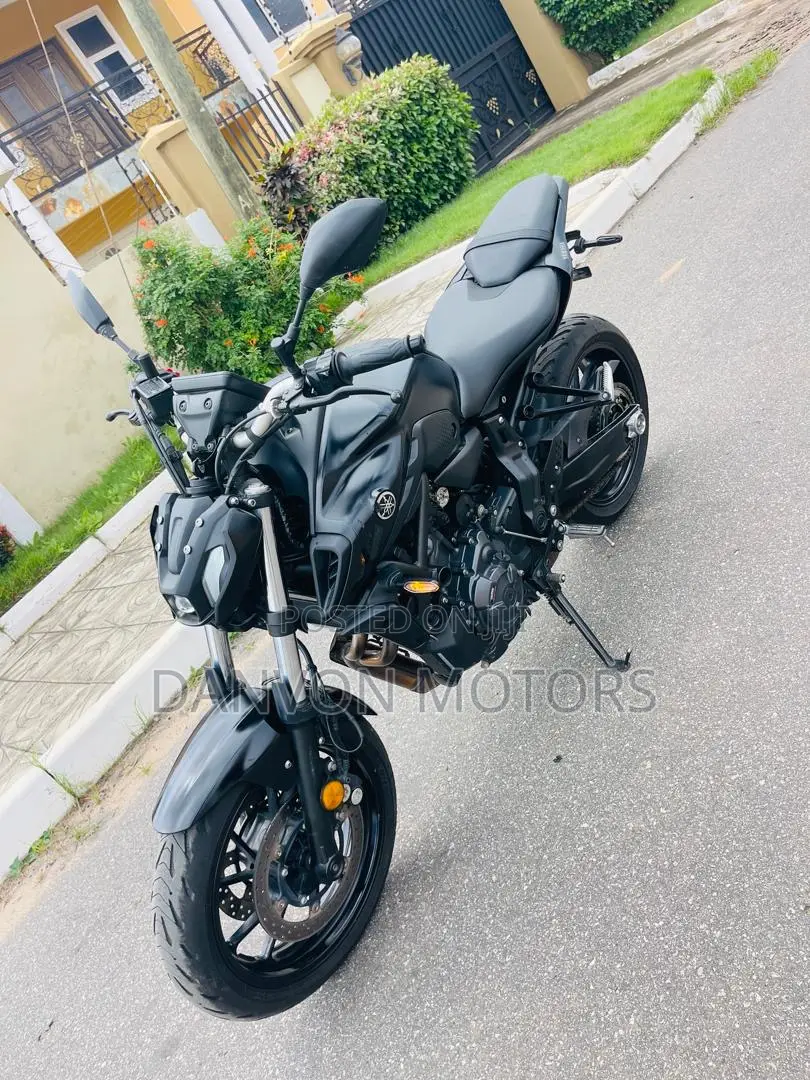 Yamaha 2021 Black