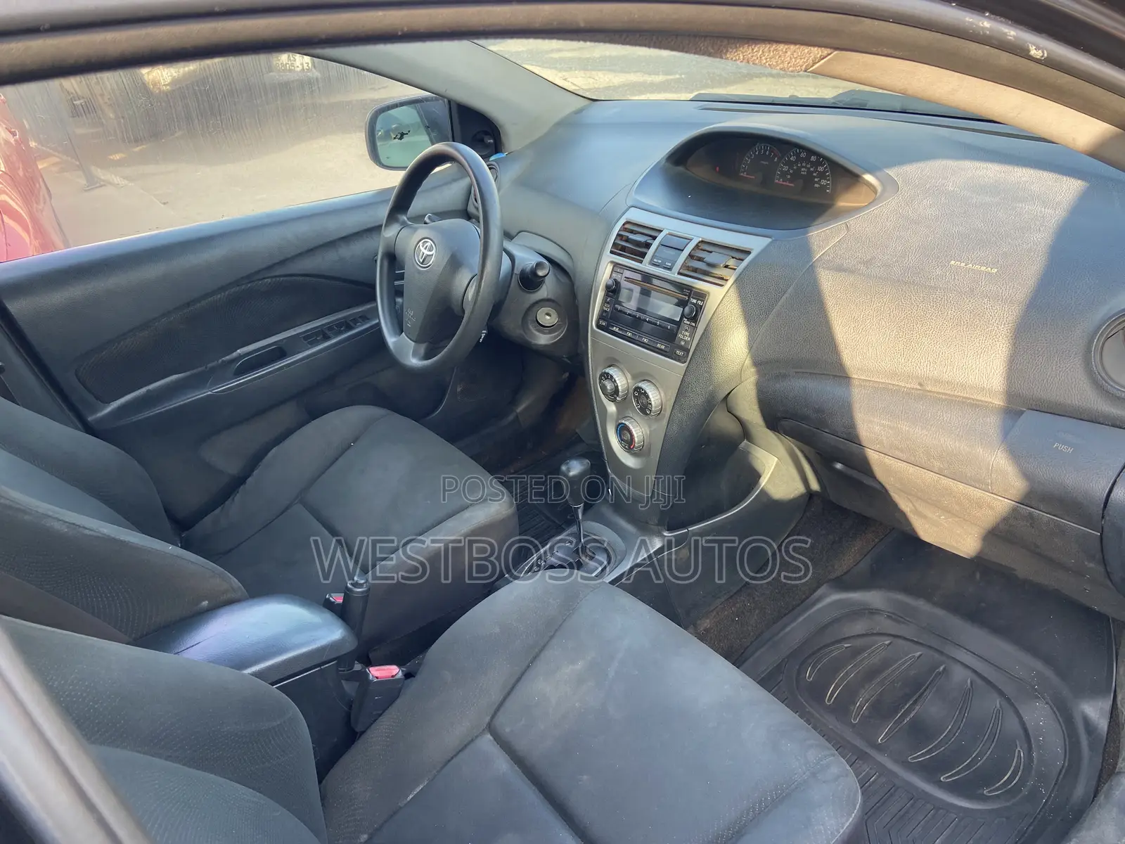 Toyota Yaris Base Hatchback 5dr 2010 Black