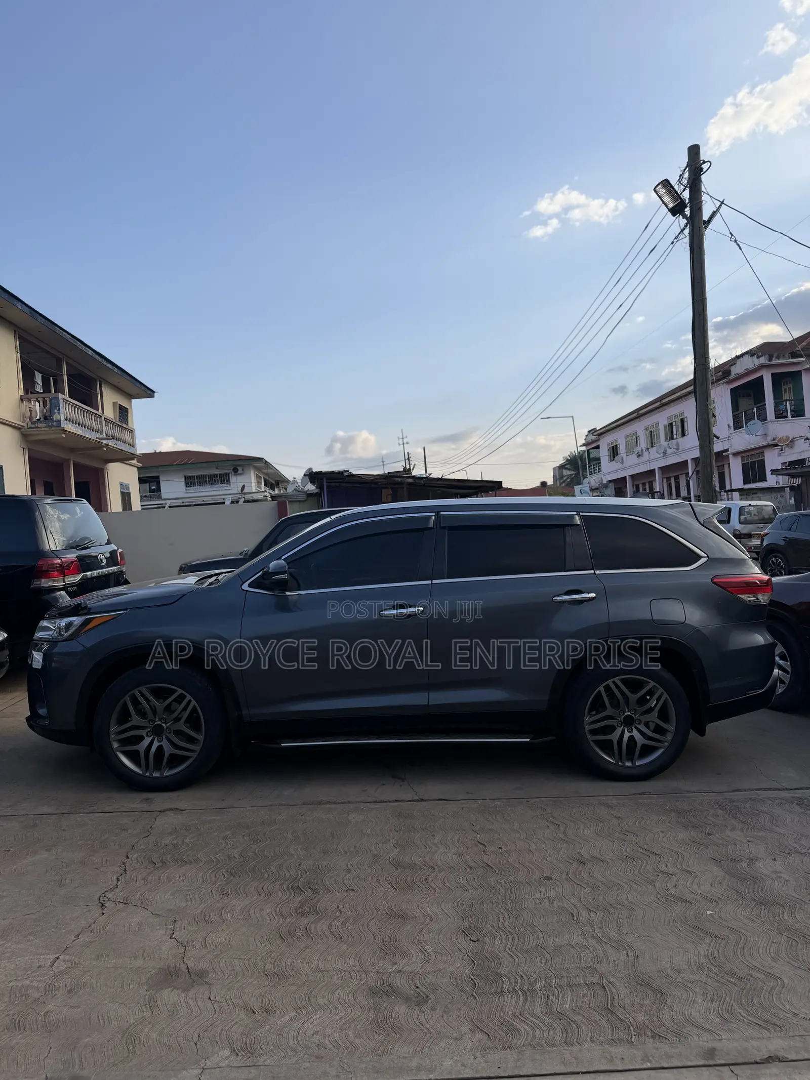 Toyota Highlander XLE 4x4 V6 (3.5L 6cyl 8A) 2018 Gray