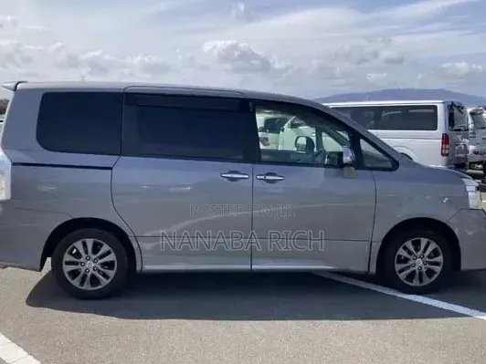 Toyota Voxy 2013 Gray