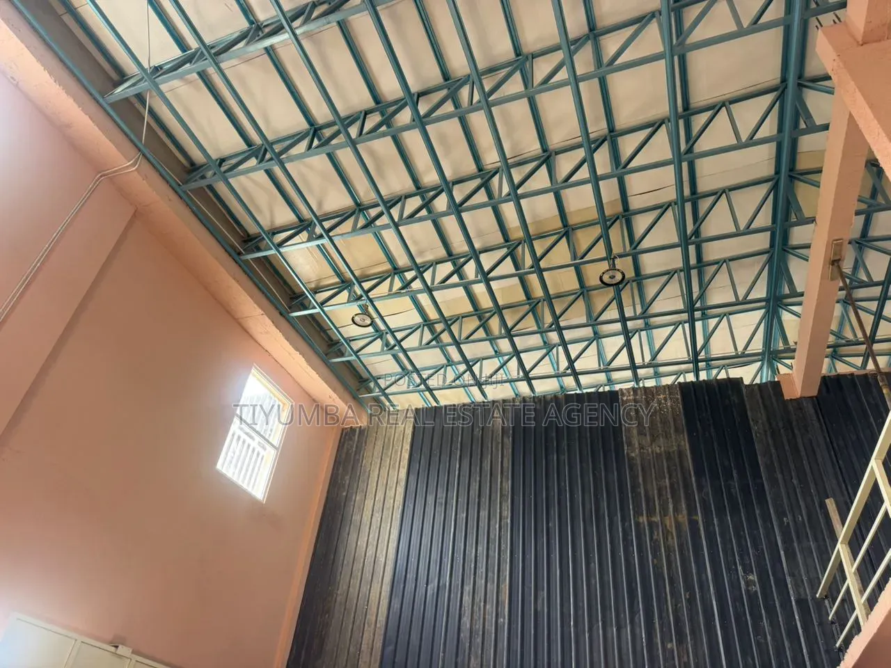400sqm Warehouse at Tesano.