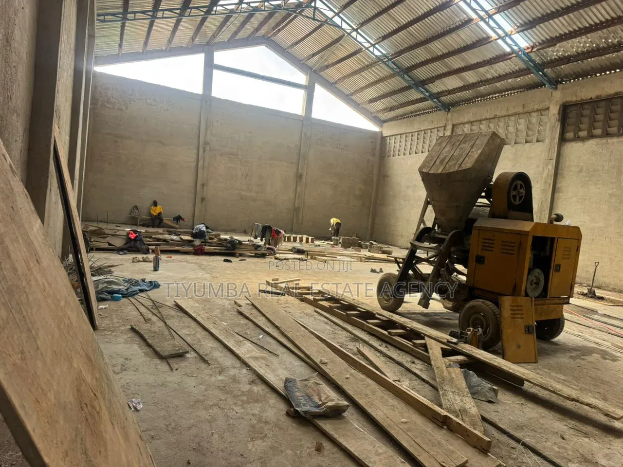 400sqm Warehouse at Tesano.