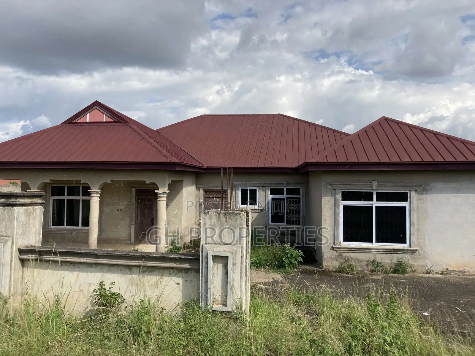 5bdrm House in Apaaso, Kumasi Metropolitan for sale