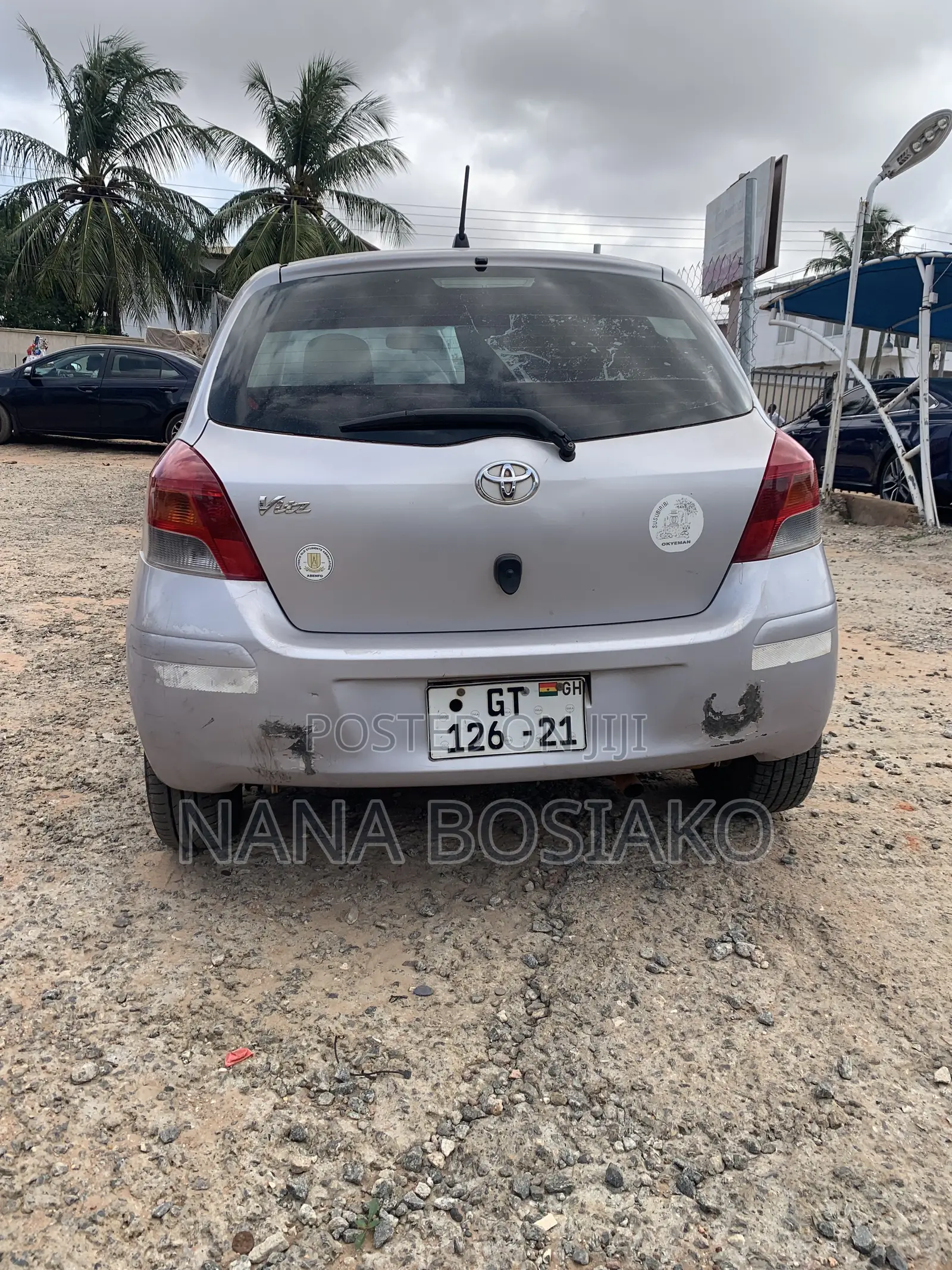 Toyota Vitz 2010 Silver