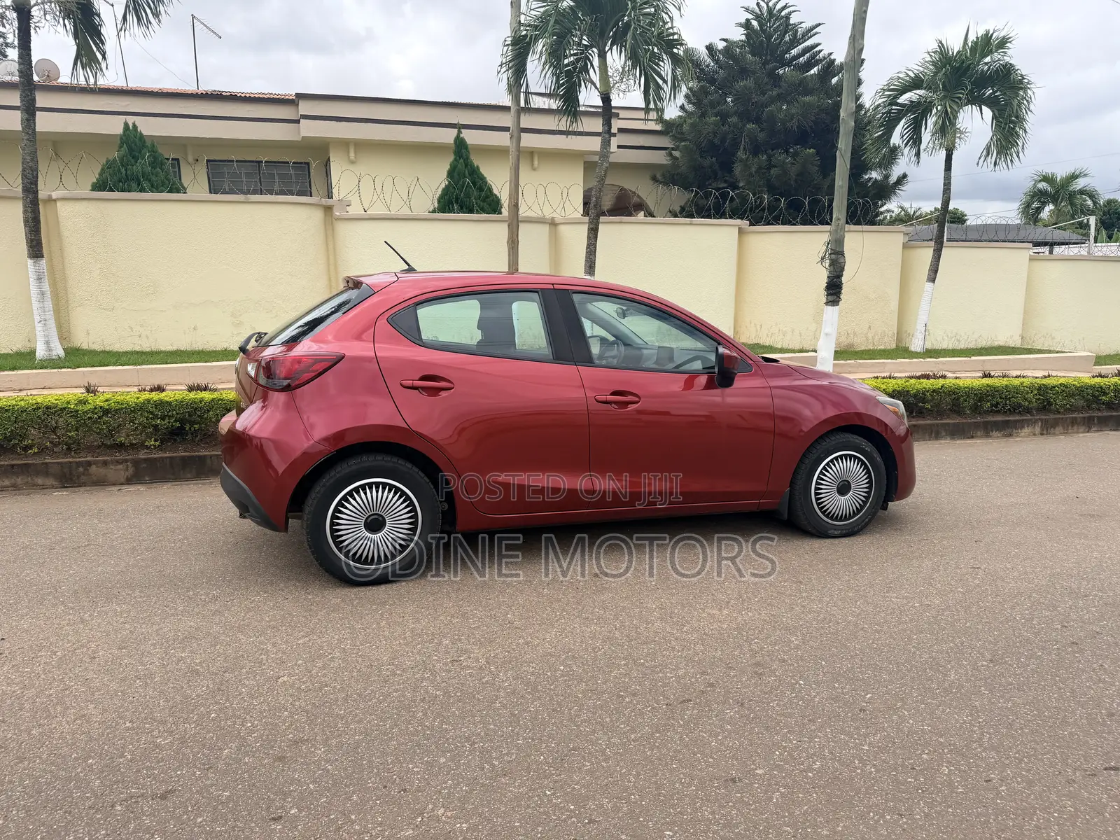 Toyota Yaris 1.5 Sedan XLE 2020 Red