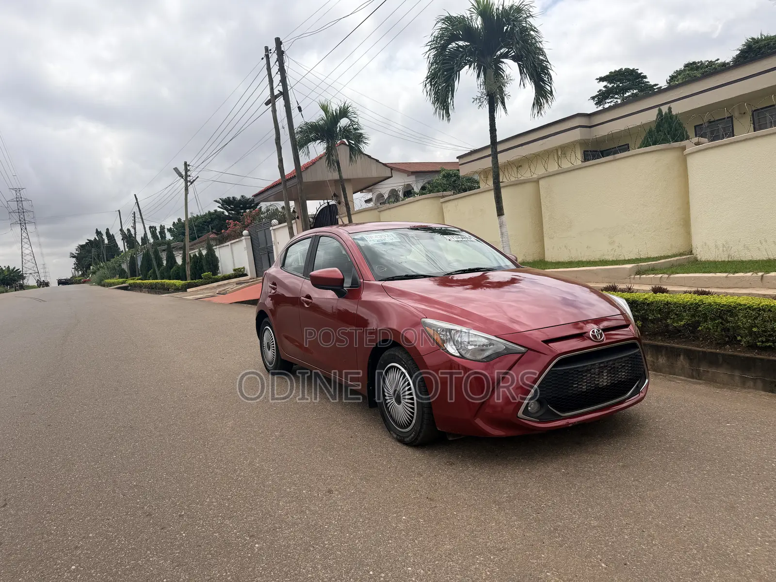 Toyota Yaris 1.5 Sedan XLE 2020 Red