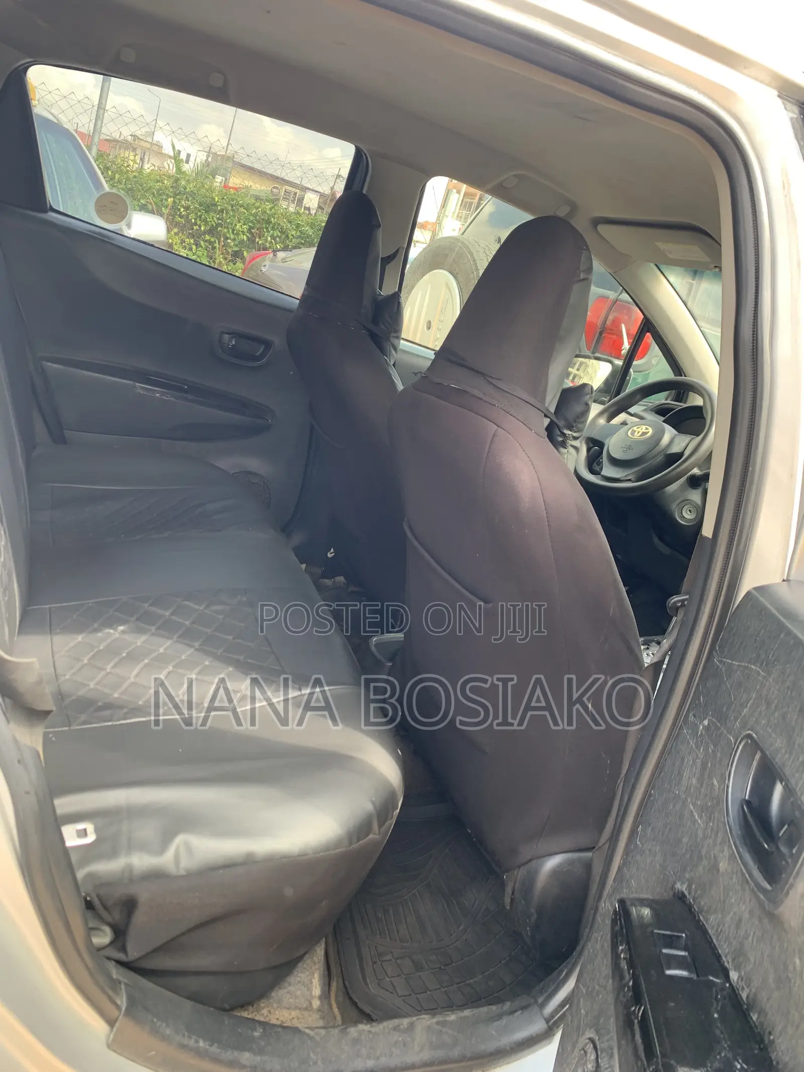 Toyota Vitz 2012 Silver