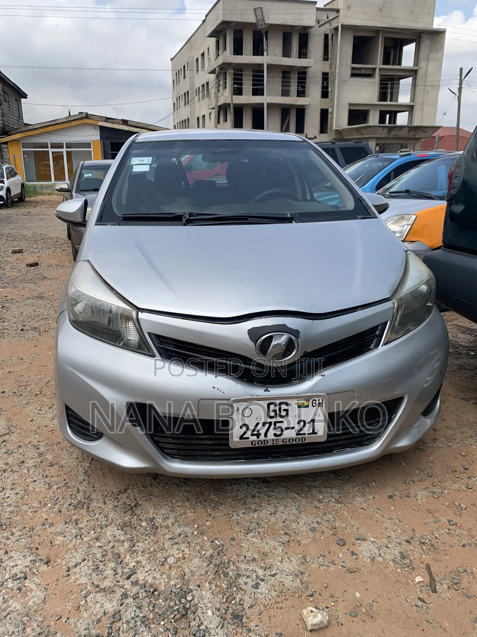 Toyota Vitz 2012 Silver