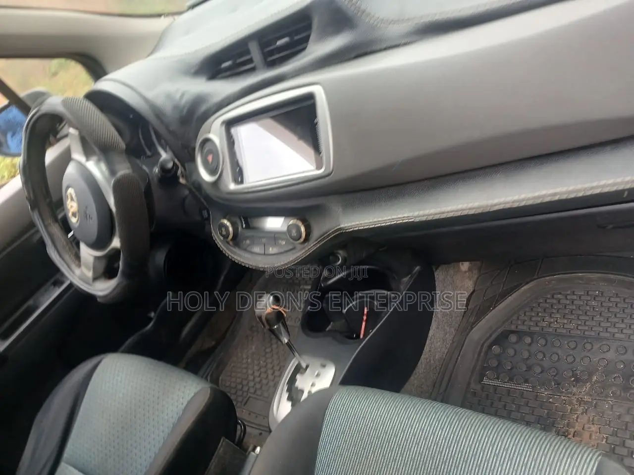 Toyota Vitz 1.3 AWD 5dr 2012 Gray