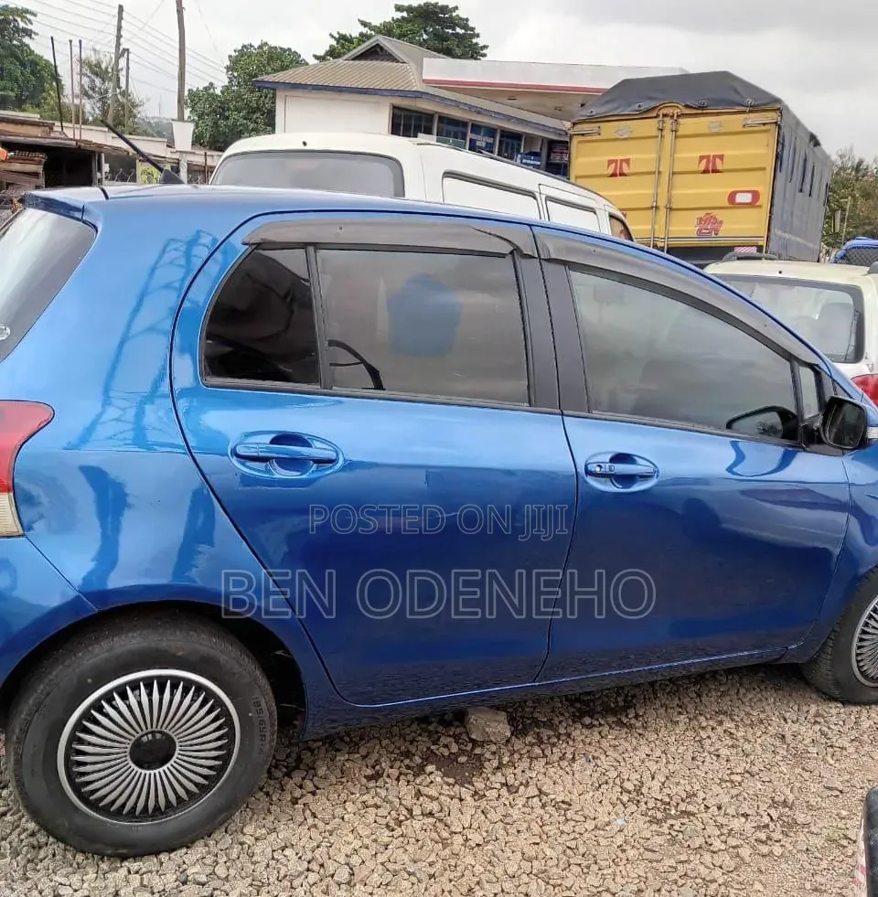 Toyota Vitz 2010 Blue