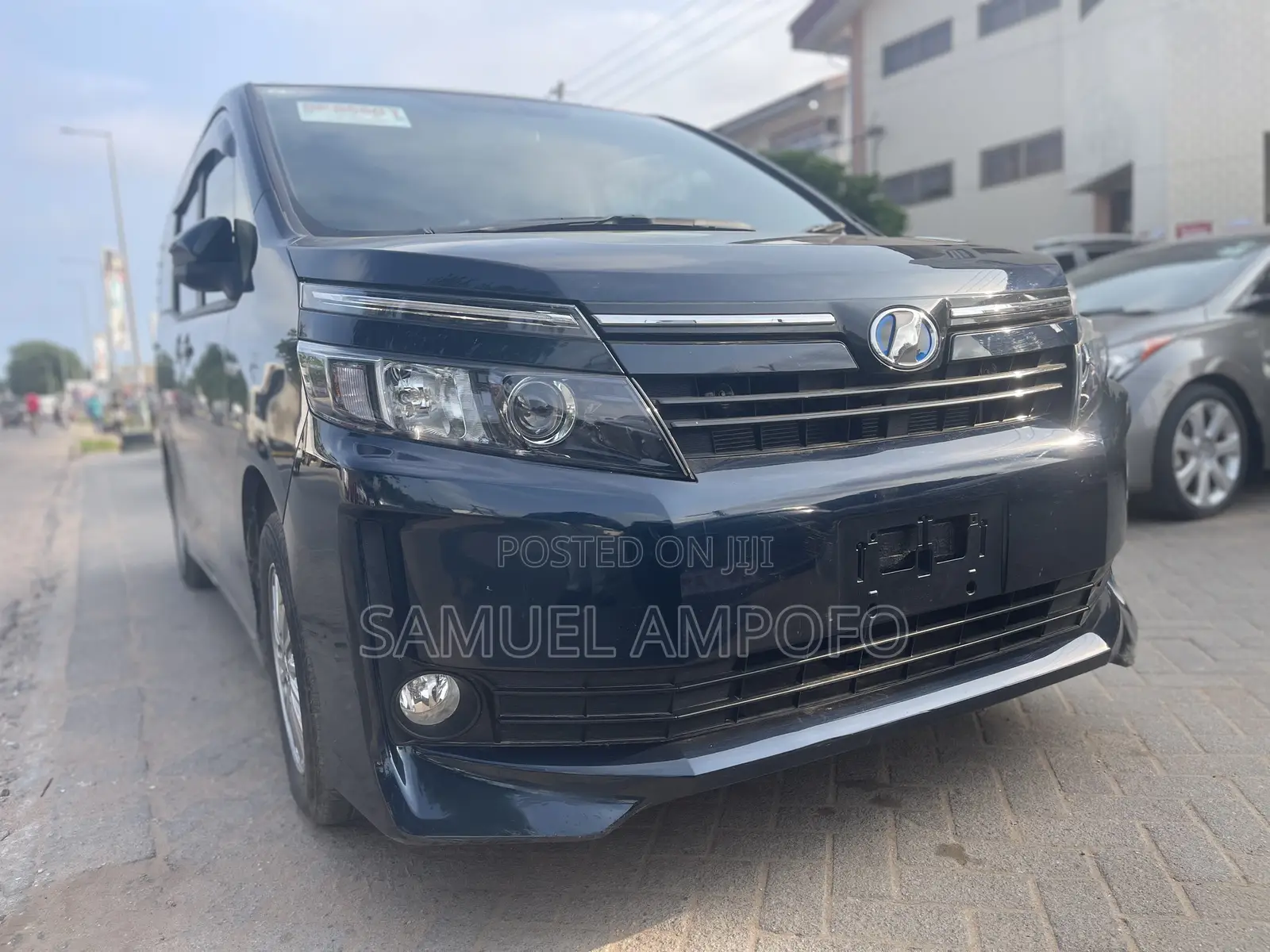 Toyota Voxy Hybrid V 2WD 7-Seater 2015 Black