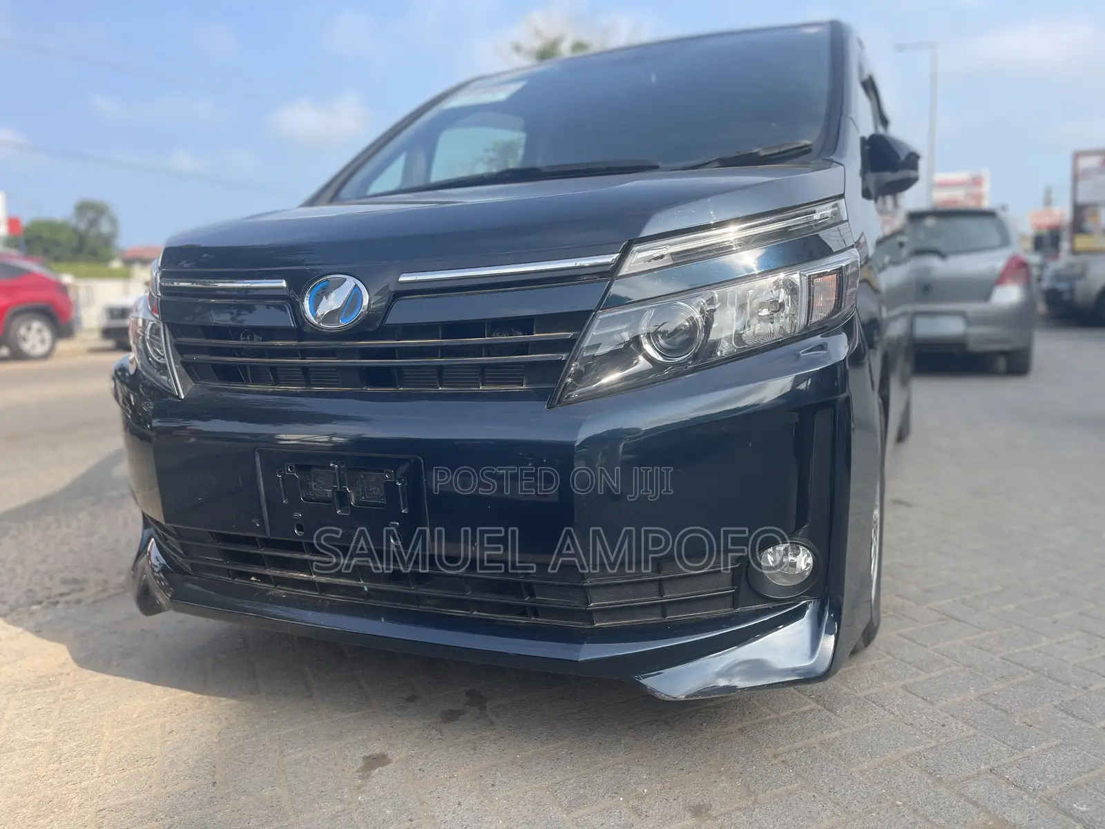 Toyota Voxy Hybrid V 2WD 7-Seater 2015 Black